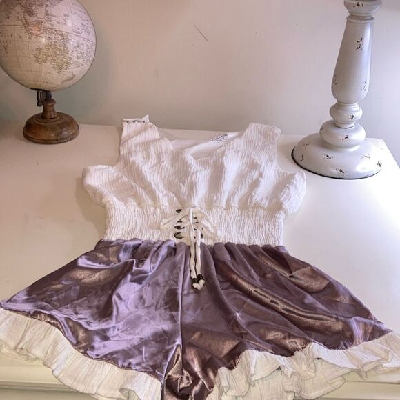 NWT HOUSE OF WALLACE L Gauzy Lace up white/purple Satin Ruffle Bottom Romper - Picture 1 of 11